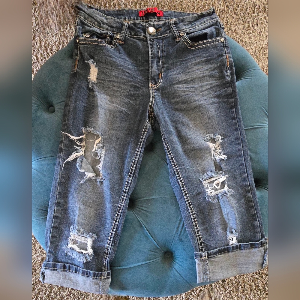 Zanadi Distressed Jean Capri, Size 9 Juniors